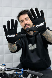 OWNA RIDING GLOVES!